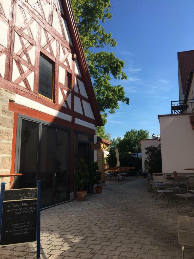 Hotel Zum Schwarzen Ross Und Gutmann Zur Post Hilpoltstein Ngoại thất bức ảnh